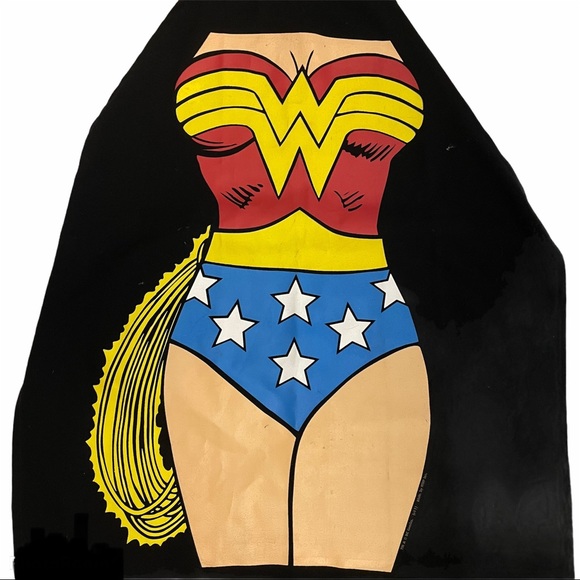 Wonder Woman Apron - Picture 2 of 4